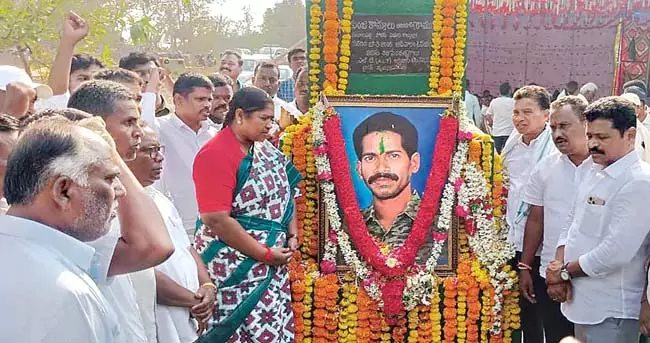 पति के बारे में सोचकर भावुक हुई : मंत्री सीतक्का पति के बारे में सोचकर भावुक हुई : मंत्री सीतक्का