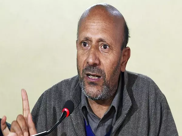 इंजीनियर राशिद को संसद जाने के लिए जेल द्वारा मांगी गई राशि का 50% जमा करना होगा: दिल्ली HC इंजीनियर राशिद को संसद जाने के लिए जेल द्वारा मांगी गई राशि का 50% जमा करना होगा: दिल्ली HC