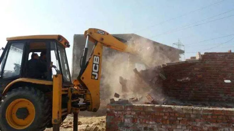 Ludhiana: कॉलोनी की चारदीवारी ध्वस्त Ludhiana: कॉलोनी की चारदीवारी ध्वस्त