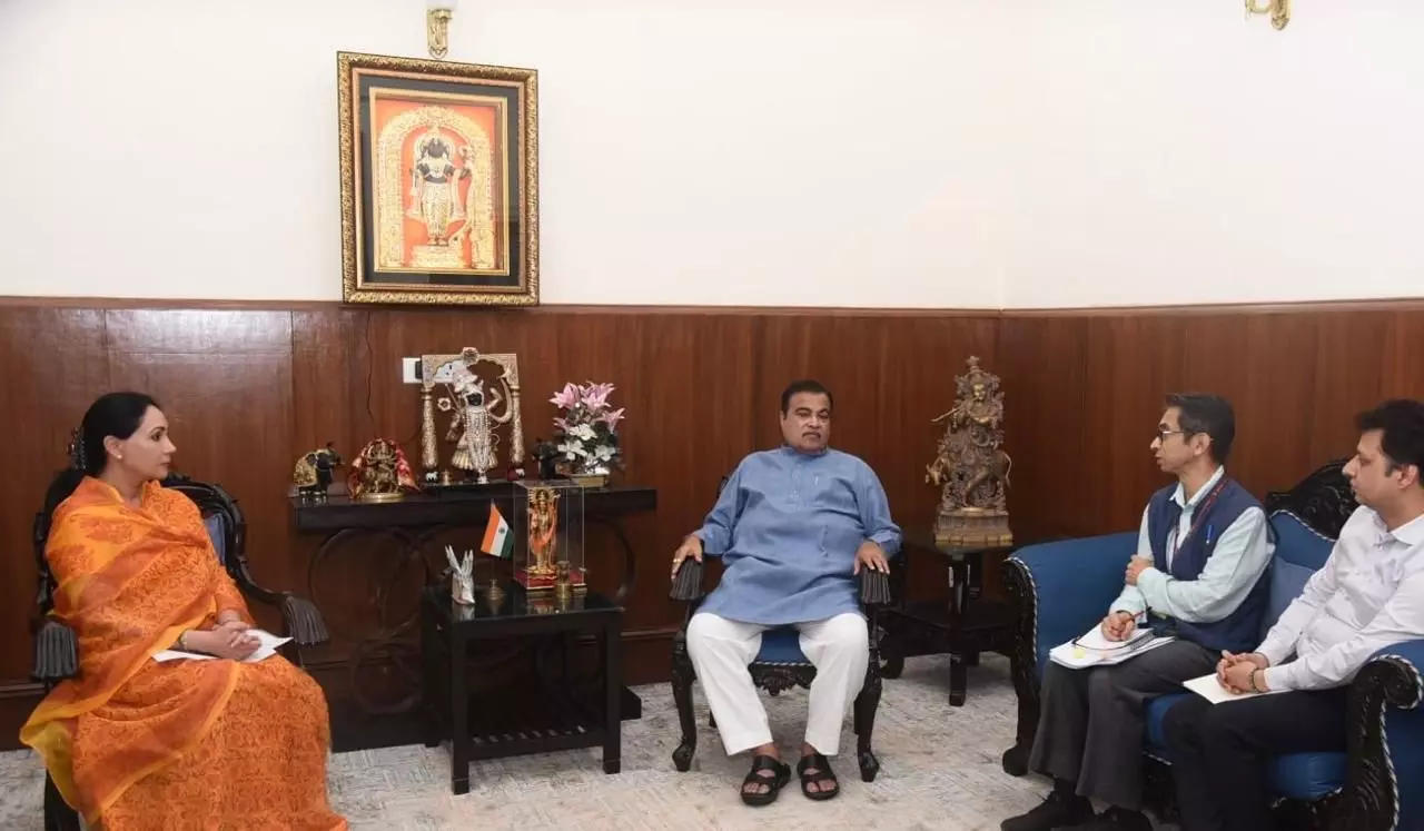 Jaipur: उप मुख्यमंत्री की केंद्रीय सड़क, परिवहन एवं राष्ट्रीय राजमार्ग मंत्री नितिन गडकरी से भेंट Jaipur: उप मुख्यमंत्री की केंद्रीय सड़क, परिवहन एवं राष्ट्रीय राजमार्ग मंत्री नितिन गडकरी से भेंट