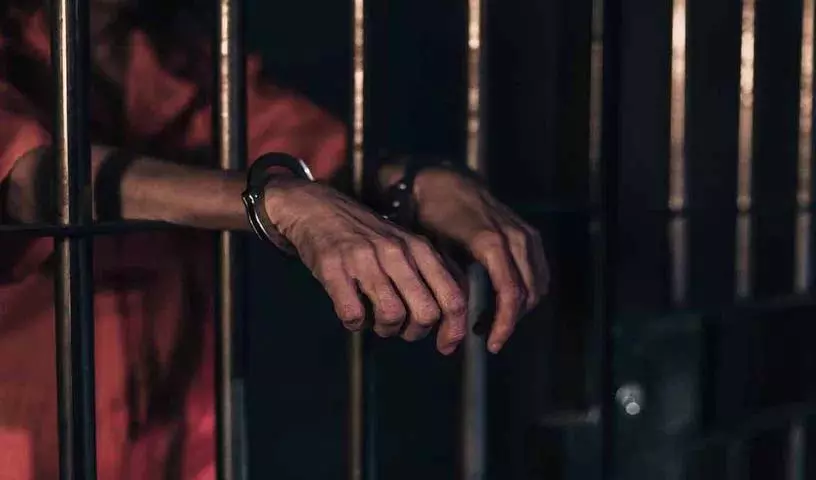 Hyderabad: नाबालिग बेटी से बलात्कार के मामले में व्यक्ति को आजीवन कारावास Hyderabad: नाबालिग बेटी से बलात्कार के मामले में व्यक्ति को आजीवन कारावास