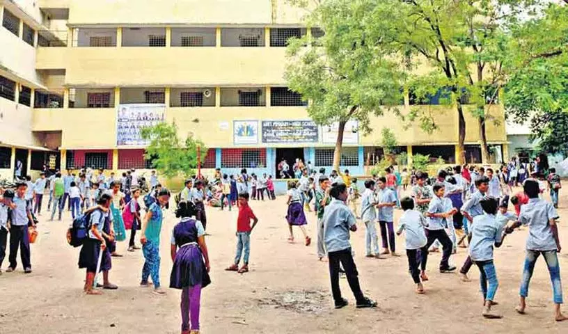 Telangana के सरकारी स्कूलों में नामांकन संकट Telangana के सरकारी स्कूलों में नामांकन संकट