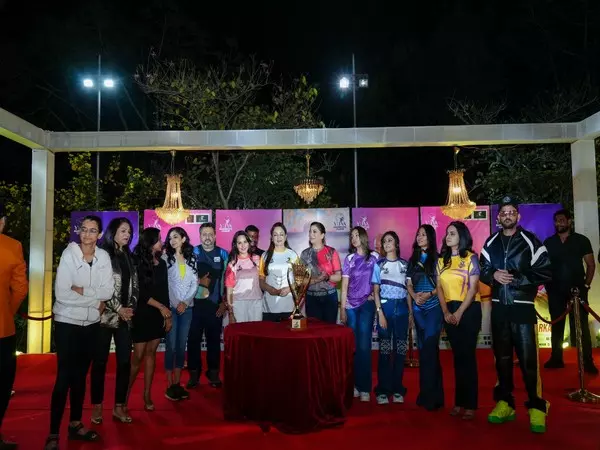 युवा बैडमिंटन लीग ने अपने पहले सत्र के लिए टीम की आधिकारिक जर्सी और ट्रॉफी का किया अनावरण युवा बैडमिंटन लीग ने अपने पहले सत्र के लिए टीम की आधिकारिक जर्सी और ट्रॉफी का किया अनावरण
