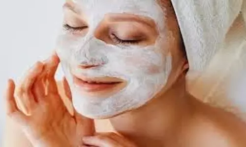 Skin Care: जानिए चेहरे पर दही लगाने से क्या होता है