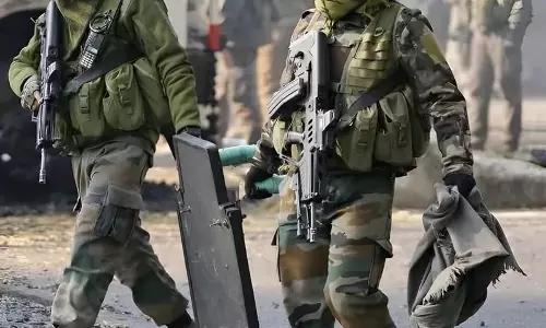 कठुआ में जारी मुठभेड़ में वरिष्ठ अधिकारी समेत चार पुलिसकर्मी घायल