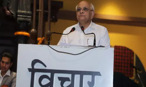 Gujarat CM ने विशाला रेस्टोरेंट में विश्व रंगमंच दिवस समारोह में भाग लिया