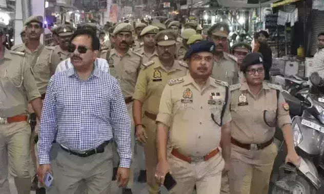 Jalaun: डीएम और एसपी ने रमज़ान के अलविदा जुमा को लेकर किया फ्लैग मार्च Jalaun: डीएम और एसपी ने रमज़ान के अलविदा जुमा को लेकर किया फ्लैग मार्च