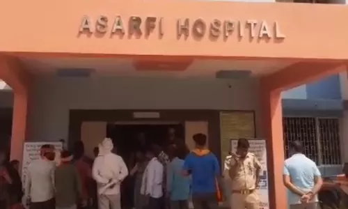 Ballia: अशर्फी हॉस्पिटल में मरीज की मौत के बाद हुआ हंगामा