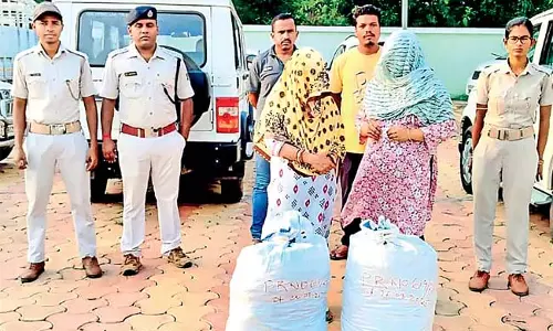 मारिजुआना रखने के आरोप में बहनें गिरफ्तार
