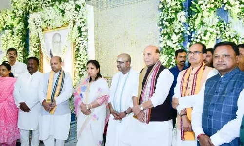 राजनाथ सिंह, शिवराज ने ओडिशा के तालचेर में देबेंद्र प्रधान को श्रद्धांजलि दी राजनाथ सिंह, शिवराज ने ओडिशा के तालचेर में देबेंद्र प्रधान को श्रद्धांजलि दी
