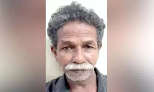 व्लॉगर्स के खिलाफ बुरी सलाह; बुजुर्ग व्यक्ति गिरफ्तार व्लॉगर्स के खिलाफ बुरी सलाह; बुजुर्ग व्यक्ति गिरफ्तार