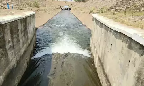 Tamil Nadu : कृष्णा कंडालेरु बांध से पानी छोड़ा गया Tamil Nadu : कृष्णा कंडालेरु बांध से पानी छोड़ा गया