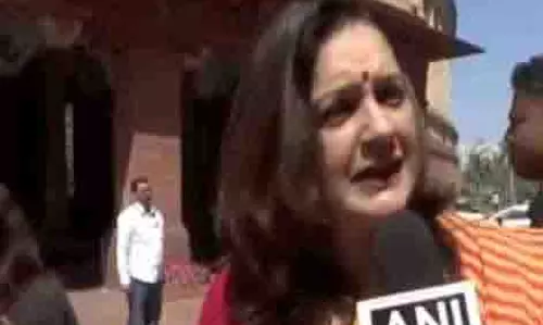 सेना UBT MP प्रियंका चतुर्वेदी ने सौगत-ए-मोदी किट पर ठाकरे की टिप्पणी का किया समर्थन