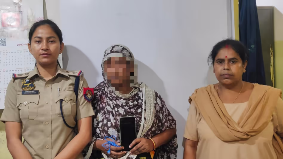 Guwahati : सिटी बस में महिला जेबकतरी रंगे हाथों पकड़ी गई Guwahati : सिटी बस में महिला जेबकतरी रंगे हाथों पकड़ी गई