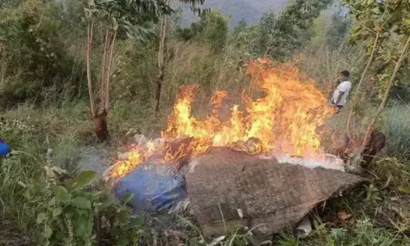 Manipur: संयुक्त सुरक्षा बलों ने कांगपोकपी में बंकरों को नष्ट किया Manipur: संयुक्त सुरक्षा बलों ने कांगपोकपी में बंकरों को नष्ट किया