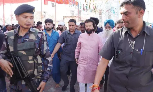 डेरा लाल बादशाह से दूर रहने के बाद पूर्व MP वापस डेरा लाल बादशाह के गद्दी नशीन बने डेरा लाल बादशाह से दूर रहने के बाद पूर्व MP वापस डेरा लाल बादशाह के गद्दी नशीन बने