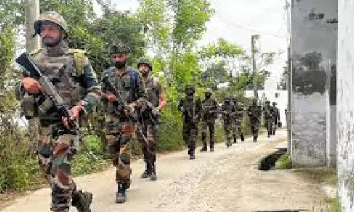 Sikkim : कठुआ मुठभेड़ में दो आतंकवादी मारे गए, 5 सुरक्षाकर्मी घायल Sikkim : कठुआ मुठभेड़ में दो आतंकवादी मारे गए, 5 सुरक्षाकर्मी घायल