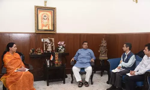 Jaipur: उप मुख्यमंत्री की केंद्रीय सड़क, परिवहन एवं राष्ट्रीय राजमार्ग मंत्री नितिन गडकरी से भेंट Jaipur: उप मुख्यमंत्री की केंद्रीय सड़क, परिवहन एवं राष्ट्रीय राजमार्ग मंत्री नितिन गडकरी से भेंट