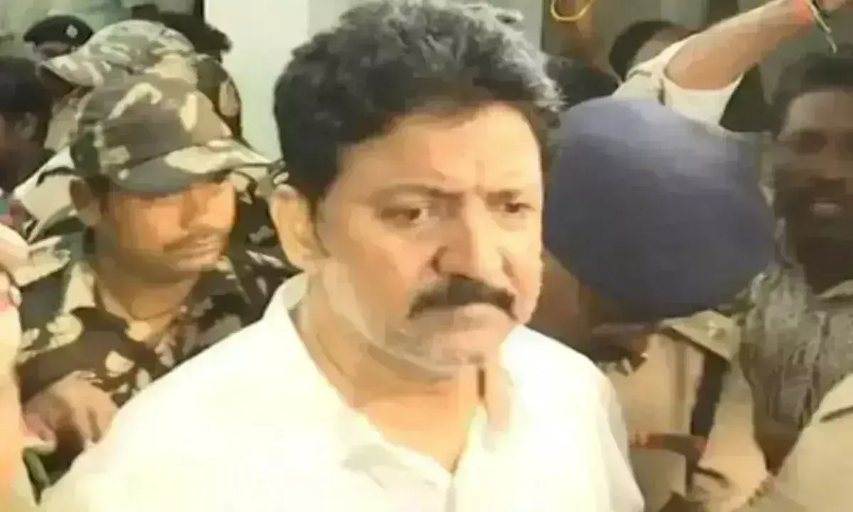 पूर्व विधायक वल्लभानेनी वामसी की जमानत याचिका खारिज पूर्व विधायक वल्लभानेनी वामसी की जमानत याचिका खारिज