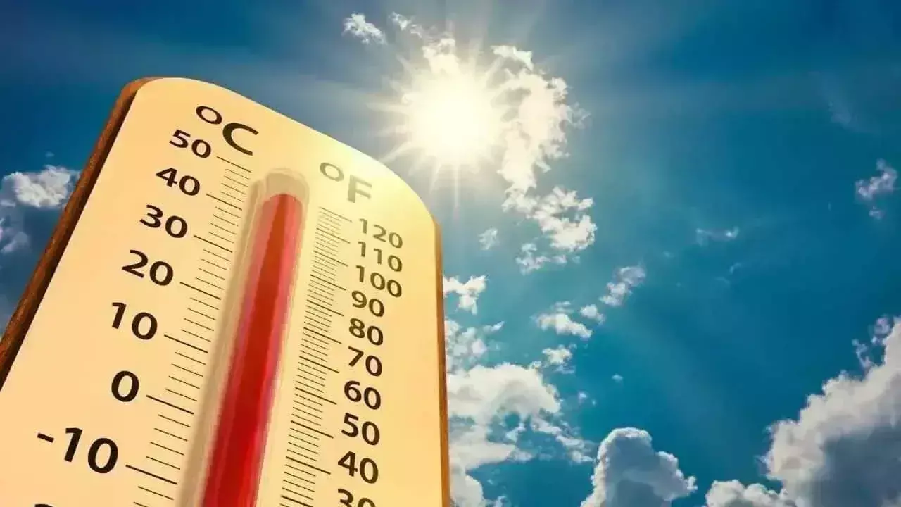निवासियों को घर के अंदर रहने और पानी पीते रहने की सलाह दी गई निवासियों को घर के अंदर रहने और पानी पीते रहने की सलाह दी गई