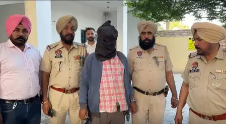 पंजाब : फिरोजपुर में पुलिस और बीएसएफ की संयुक्त कार्रवाई; हेरोइन बरामद, एक गिरफ्तार पंजाब : फिरोजपुर में पुलिस और बीएसएफ की संयुक्त कार्रवाई; हेरोइन बरामद, एक गिरफ्तार