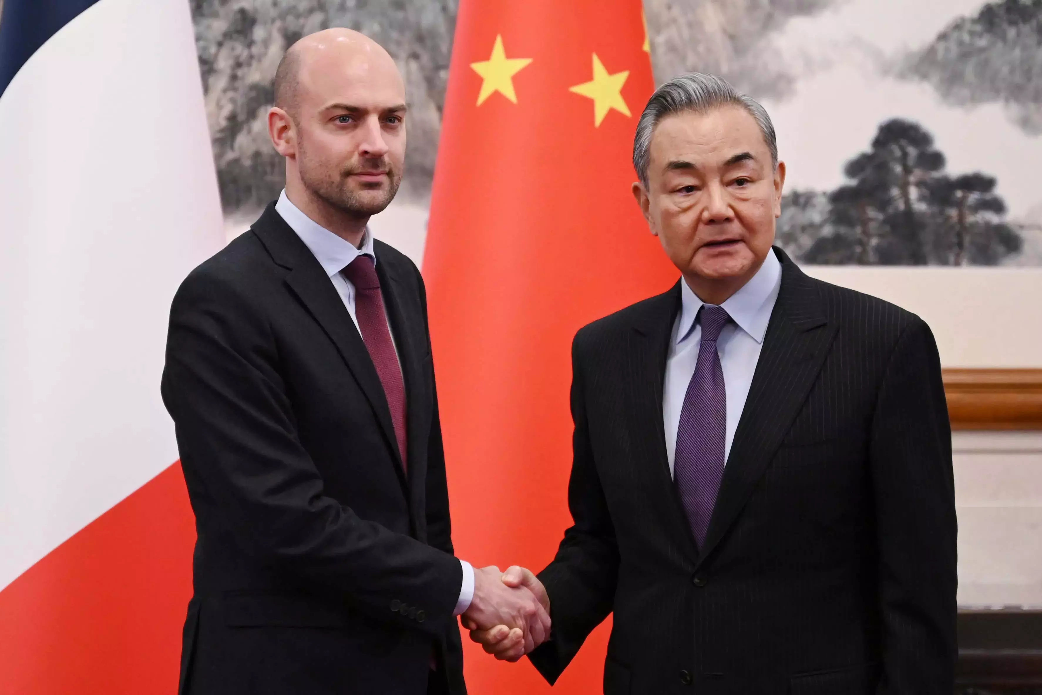 France–China कॉन्यैक विवाद सुलझाने की राह पर France–China कॉन्यैक विवाद सुलझाने की राह पर