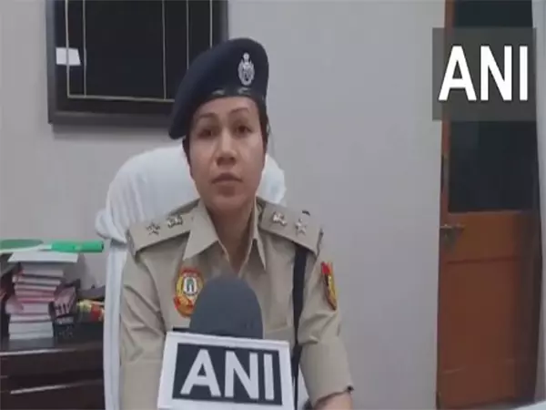 Delhi: घर में महिला का शव मिला, जांच जारी Delhi: घर में महिला का शव मिला, जांच जारी