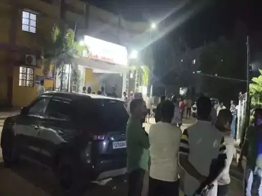 थाना प्रभारी लाइन अटैच, ट्रांसपोर्टर हत्या मामले में 16 आरोपियों ने किया सरेंडर थाना प्रभारी लाइन अटैच, ट्रांसपोर्टर हत्या मामले में 16 आरोपियों ने किया सरेंडर