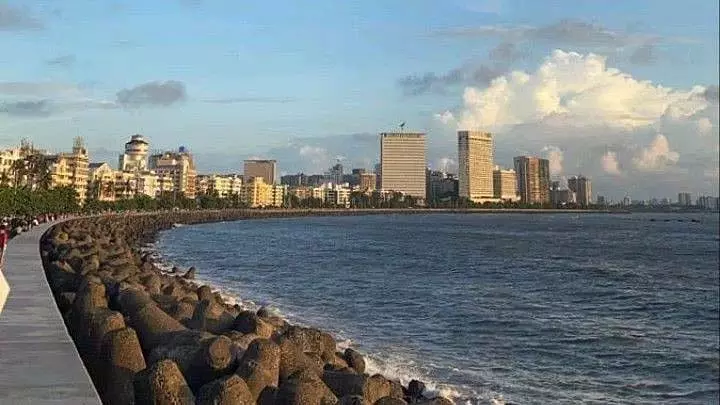Mumbai : 29 मार्च को तापमान में बढ़ोतरी देखी गई Mumbai : 29 मार्च को तापमान में बढ़ोतरी देखी गई
