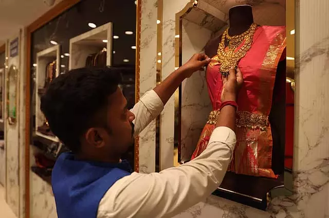 Tamil Nadu : सोने की कीमत नई ऊंचाई पर Tamil Nadu : सोने की कीमत नई ऊंचाई पर