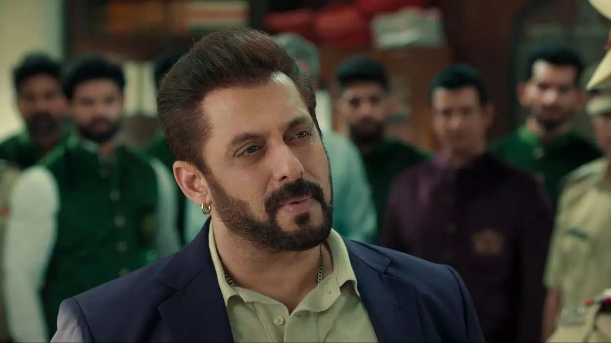 Salman Khan: एयरपोर्ट पर कड़ी सुरक्षा में स्टाइलिश अंदाज में दिखे सलमान Salman Khan: एयरपोर्ट पर कड़ी सुरक्षा में स्टाइलिश अंदाज में दिखे सलमान