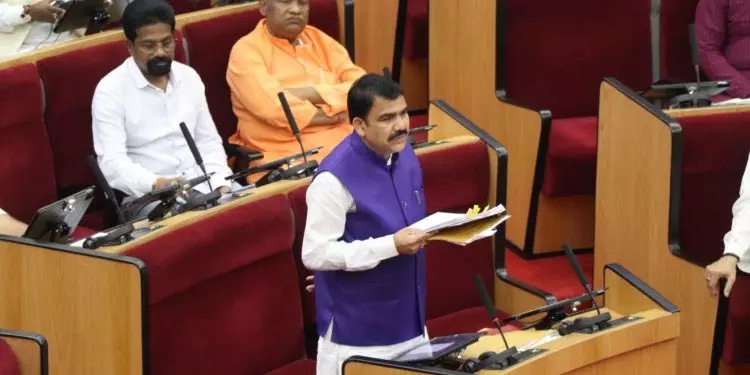 सरकार हाई स्कूलों में 10 हजार शिक्षकों के पद भरेगी सरकार हाई स्कूलों में 10 हजार शिक्षकों के पद भरेगी