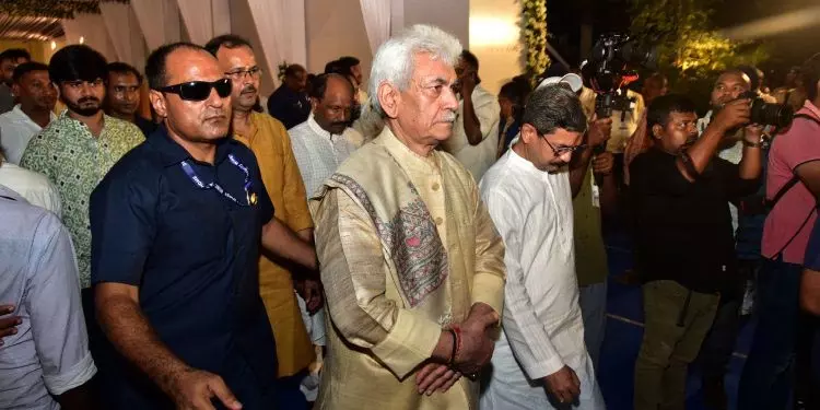 फड़नवीस, हिमंत, अन्य भाजपा नेताओं ने देबेंद्र प्रधान को श्रद्धांजलि दी फड़नवीस, हिमंत, अन्य भाजपा नेताओं ने देबेंद्र प्रधान को श्रद्धांजलि दी