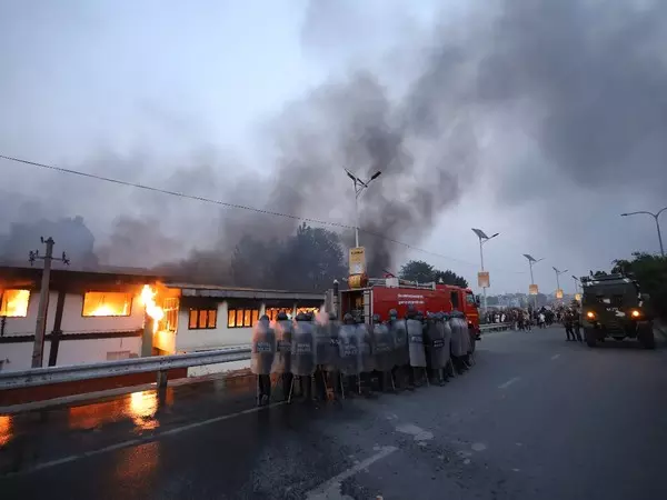 Nepal में राजशाही के समर्थन में हुए प्रदर्शन में 2 लोगों की मौत Nepal में राजशाही के समर्थन में हुए प्रदर्शन में 2 लोगों की मौत