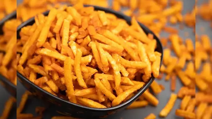Aalu Laccha Namkeen Recipe: क्रिस्पी आलू लच्छा नमकीन Aalu Laccha Namkeen Recipe: क्रिस्पी आलू लच्छा नमकीन