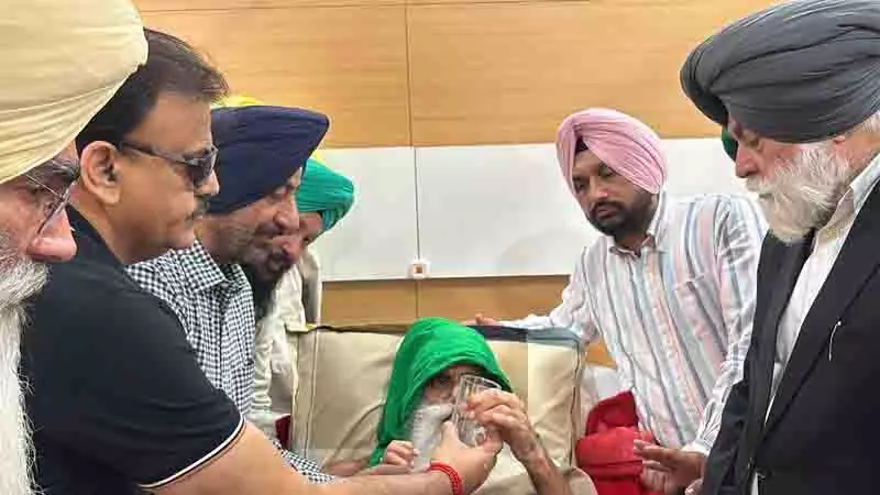 Punjab के अटॉर्नी जनरल ने SC को बताया कि दल्लेवाल ने अनशन खत्म कर दिया Punjab के अटॉर्नी जनरल ने SC को बताया कि दल्लेवाल ने अनशन खत्म कर दिया