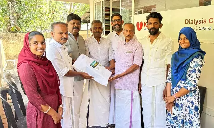 Kerala : बिस्तर पर पड़े मरीजों को प्यार के उपहार दिए गए Kerala : बिस्तर पर पड़े मरीजों को प्यार के उपहार दिए गए