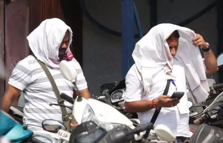 Odisha में 17 स्थानों पर पारा 40 डिग्री सेल्सियस के पार Odisha में 17 स्थानों पर पारा 40 डिग्री सेल्सियस के पार