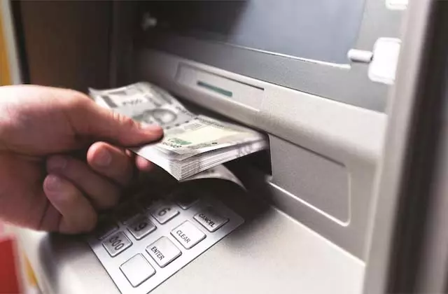 RBI ने बैंकों को ATM कैश निकासी शुल्क बढ़ाने की दी अनुमति RBI ने बैंकों को ATM कैश निकासी शुल्क बढ़ाने की दी अनुमति