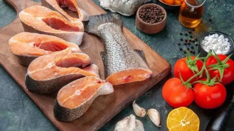 Food World : जानें ताजे और बासी मछली की पहचान के आसान टिप्स Food World : जानें ताजे और बासी मछली की पहचान के आसान टिप्स