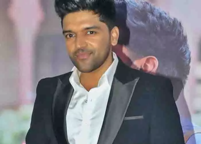 Guru Randhawa ने अपने पहले इंडी एल्बम को अपने प्रशंसकों के लिए उपहार बताया Guru Randhawa ने अपने पहले इंडी एल्बम को अपने प्रशंसकों के लिए उपहार बताया