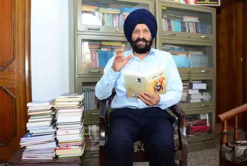 Varyam Singh Sandhu: गांव का वो लड़का जिसने लिखी शोहरत की राह Varyam Singh Sandhu: गांव का वो लड़का जिसने लिखी शोहरत की राह