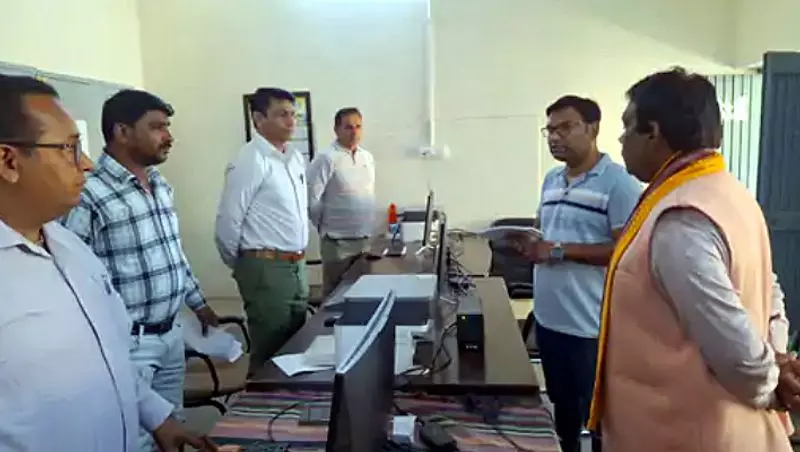 Haryana : चेयरपर्सन ने सिरसा नगर निगम कार्यालय का किया औचक निरीक्षण Haryana : चेयरपर्सन ने सिरसा नगर निगम कार्यालय का किया औचक निरीक्षण