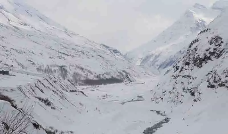 Lahaul-Spiti में ग्लेशियर तेजी से पिघलने से किसान चिंतित Lahaul-Spiti में ग्लेशियर तेजी से पिघलने से किसान चिंतित