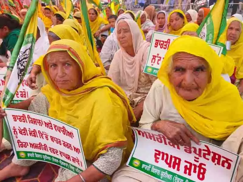 किसान यूनियनों ने संयुक्त आंदोलन किया, US दबाव के आगे झुकने के लिए केंद्र की आलोचना की किसान यूनियनों ने संयुक्त आंदोलन किया, US दबाव के आगे झुकने के लिए केंद्र की आलोचना की