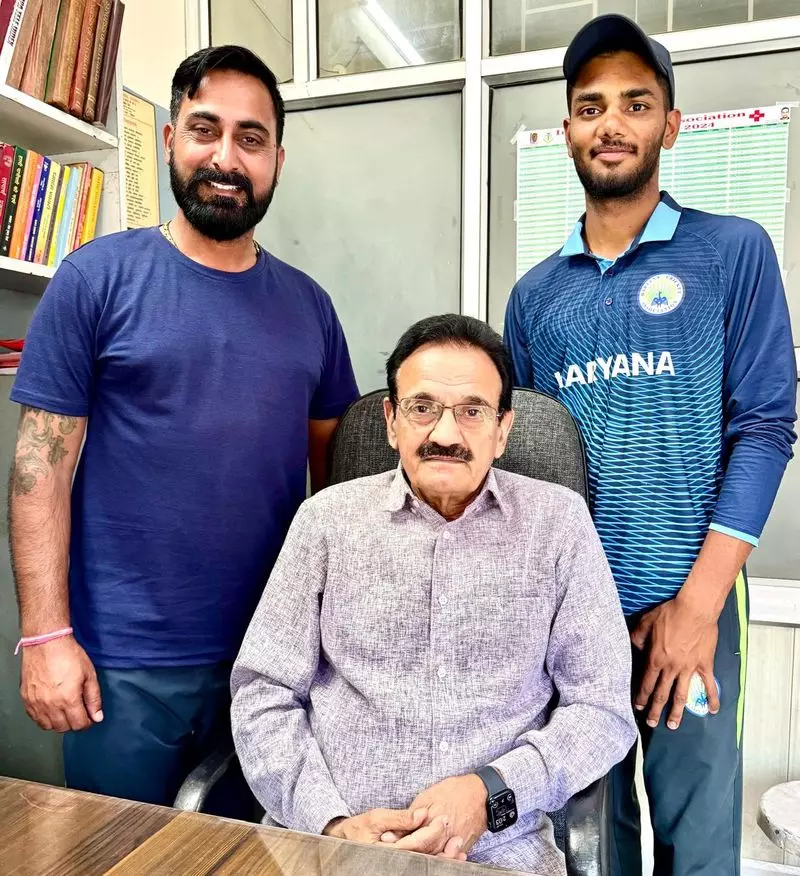 Haryana के अंडर-19 क्रिकेट में चमका उभरता सितारा कनिष्क चौहान Haryana के अंडर-19 क्रिकेट में चमका उभरता सितारा कनिष्क चौहान