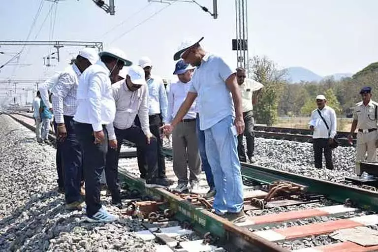 Odisha में पुरुनाकटक-बौध रेलवे लाइन का परीक्षण शुरू Odisha में पुरुनाकटक-बौध रेलवे लाइन का परीक्षण शुरू