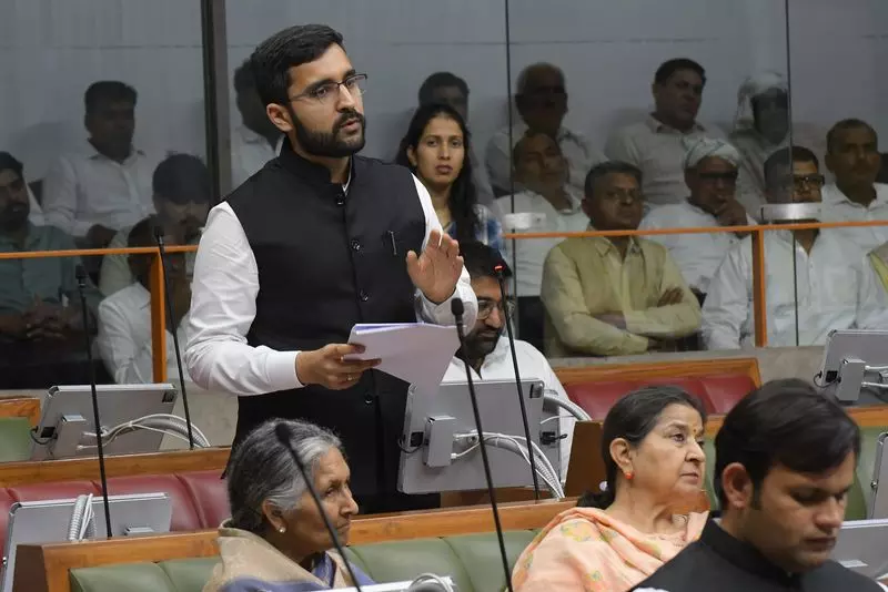 Haryana : नरबीर ने प्रदूषण के बीच किसानों को स्वच्छ सिंचाई जल का आश्वासन दिया Haryana : नरबीर ने प्रदूषण के बीच किसानों को स्वच्छ सिंचाई जल का आश्वासन दिया