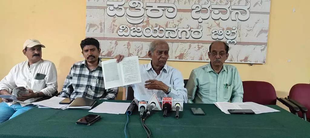 कुमारस्वामी ने गोमला की 14 एकड़ नहीं बल्कि 71 एकड़ जमीन पर अतिक्रमण किया: हिरेमठ कुमारस्वामी ने गोमला की 14 एकड़ नहीं बल्कि 71 एकड़ जमीन पर अतिक्रमण किया: हिरेमठ