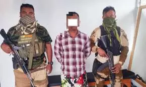 Manipur: पुलिस ने काकचिंग में यूजी से जुड़े व्यक्ति को किया गिरफ्तार Manipur: पुलिस ने काकचिंग में यूजी से जुड़े व्यक्ति को किया गिरफ्तार